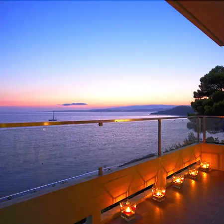 White Rocks Kefalonia מלון 4*