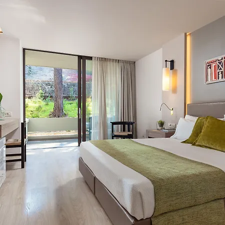 White Rocks Kefalonia לאסי